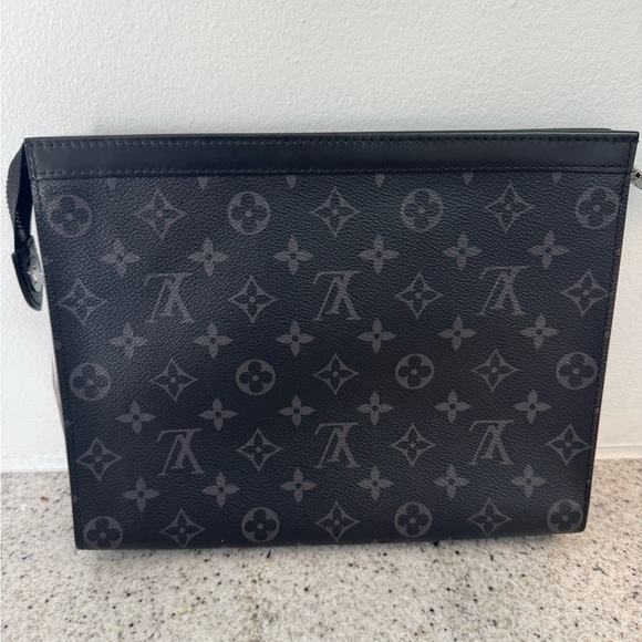 Louis Vuitton Black Pochette Monogram Men's Bag - Picture 3 of 9